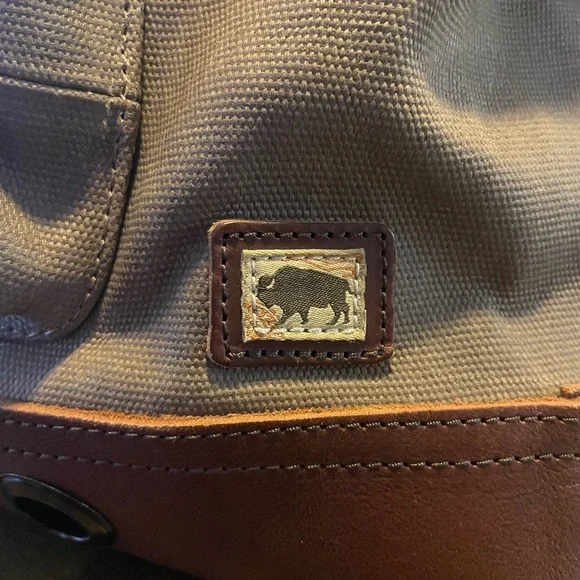Buffalo Jackson brown leather Medium duffle/ travel bag